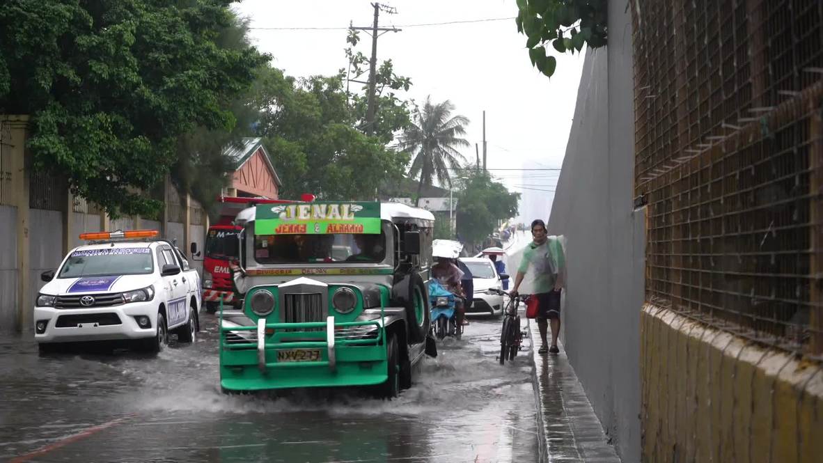 Philippines: Mass evacuations as Typhoon Kammuri hits country