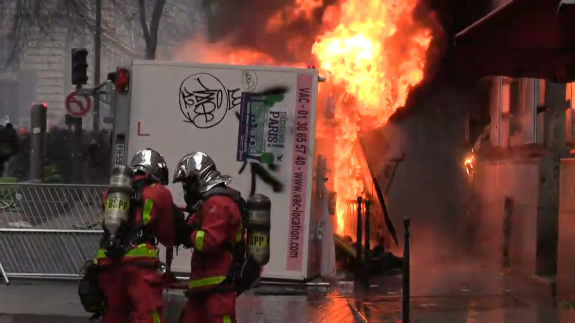 Francia: Fuego y disturbios en París durante huelga general contra la reforma de las pensiones