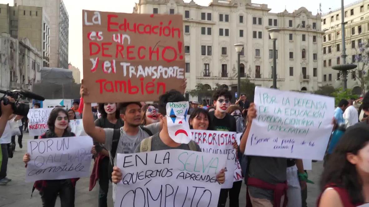 Peru: Students demand free public transport