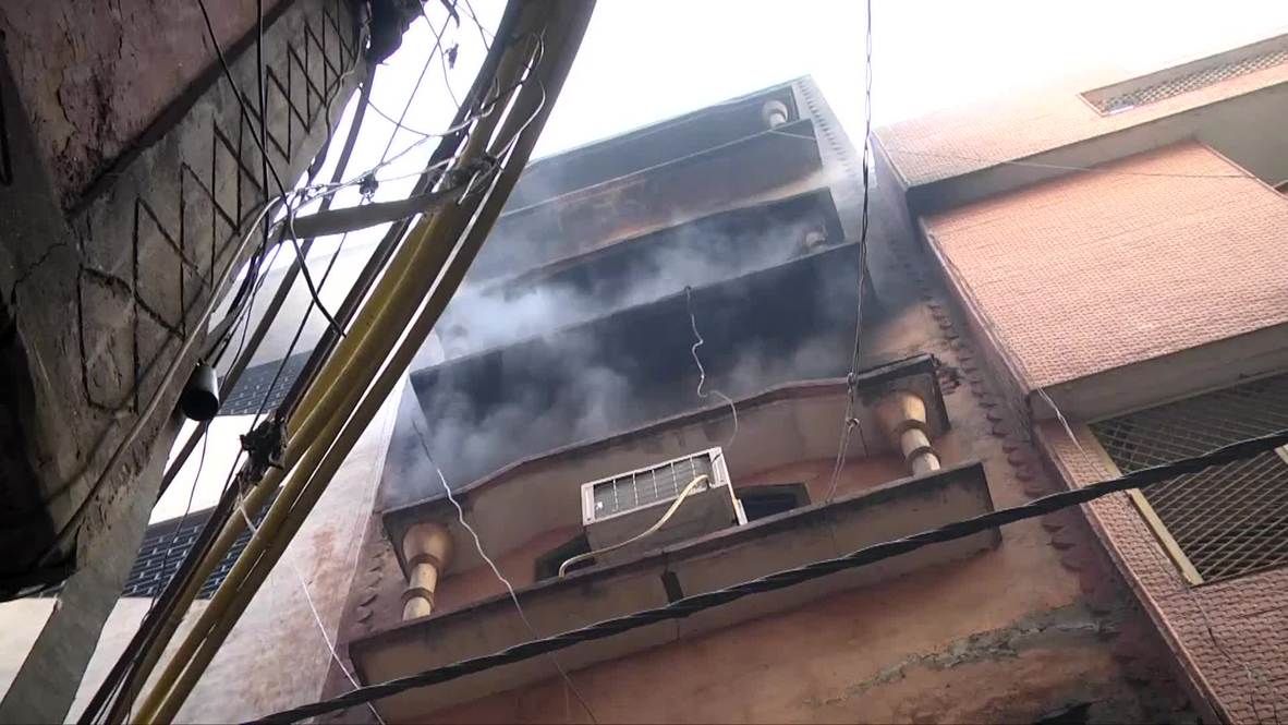 India: Vecinos de fábrica siniestrada durante mortal incendio en Nueva Delhi critican a autoridades