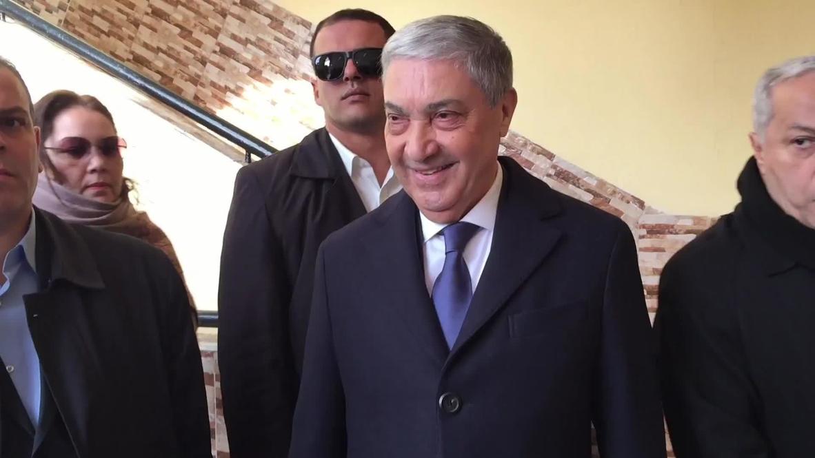 الجزائر: المرشح الرئاسي علي بن فليس يدلي بصوته في الانتخابات وسط تواصل الاحتجاجات