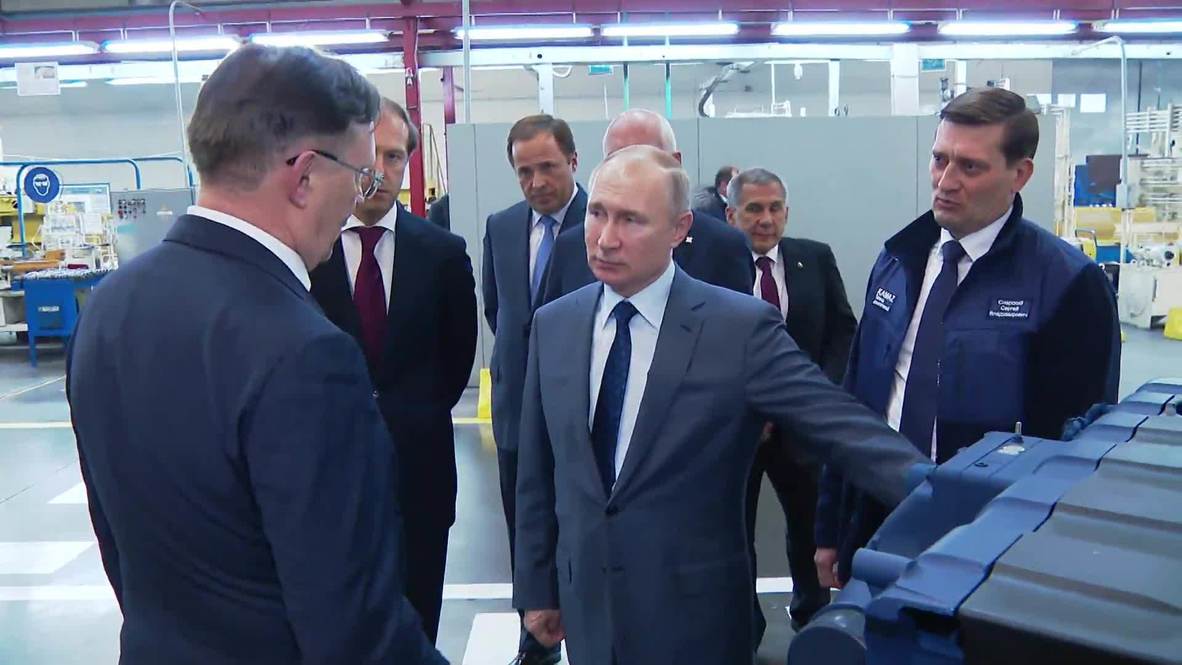 Россия: "С юбилеем!" - Путин поздравил автомобильный завод "КамАЗ" с 50-летием