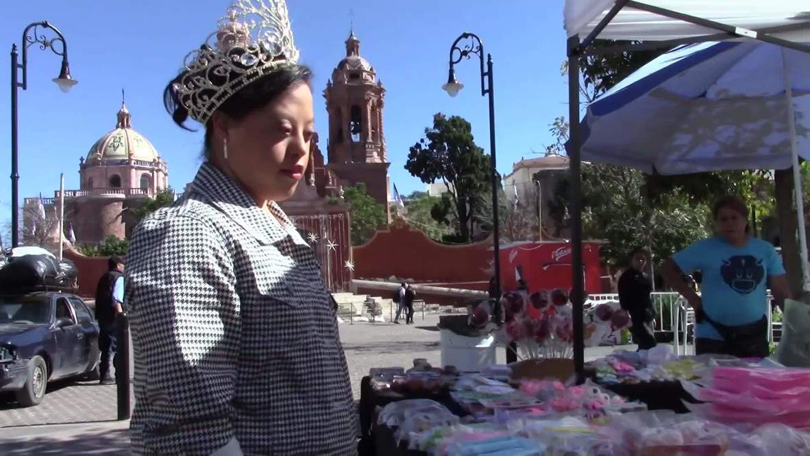 México: Coronan a la primera reina con síndrome de Down en la Feria de Guadalupe