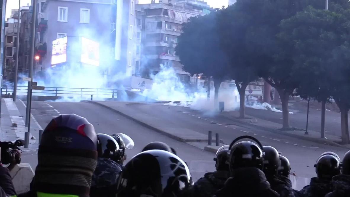 Lebanon: Tear gas deployed amid heavy clashes with protesters in Beirut