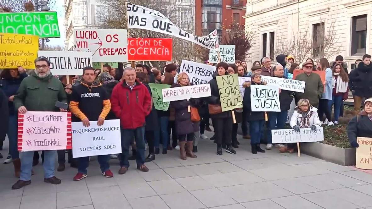 España: Concentraciones de apoyo y repulsa a los exfutbolistas acusados de agresión sexual a una menor