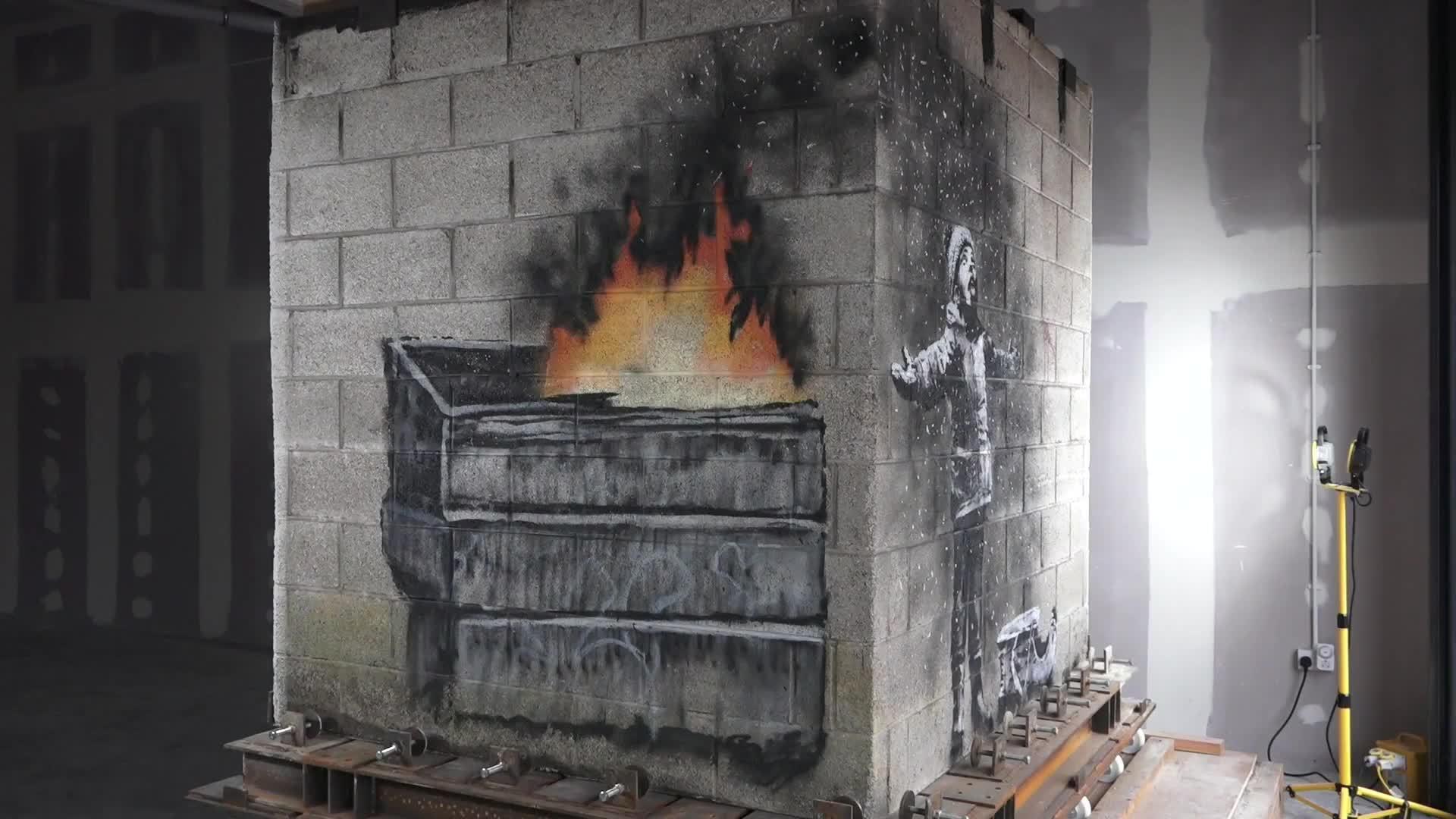 Uk No Fanfare No Crowds As Banksy S Season S Greetings Goes On Display Video Ruptly