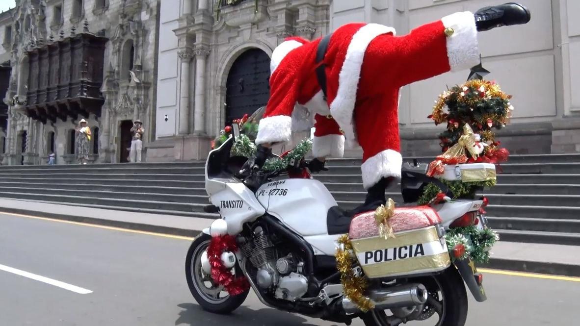 Perú: Policía limeña deslumbra con las habilidades sobre las dos ruedas de su “Escuadrón Navideño”