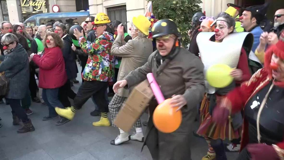 Spain: 'Clown' protesters decry Catalan president's ban from office
