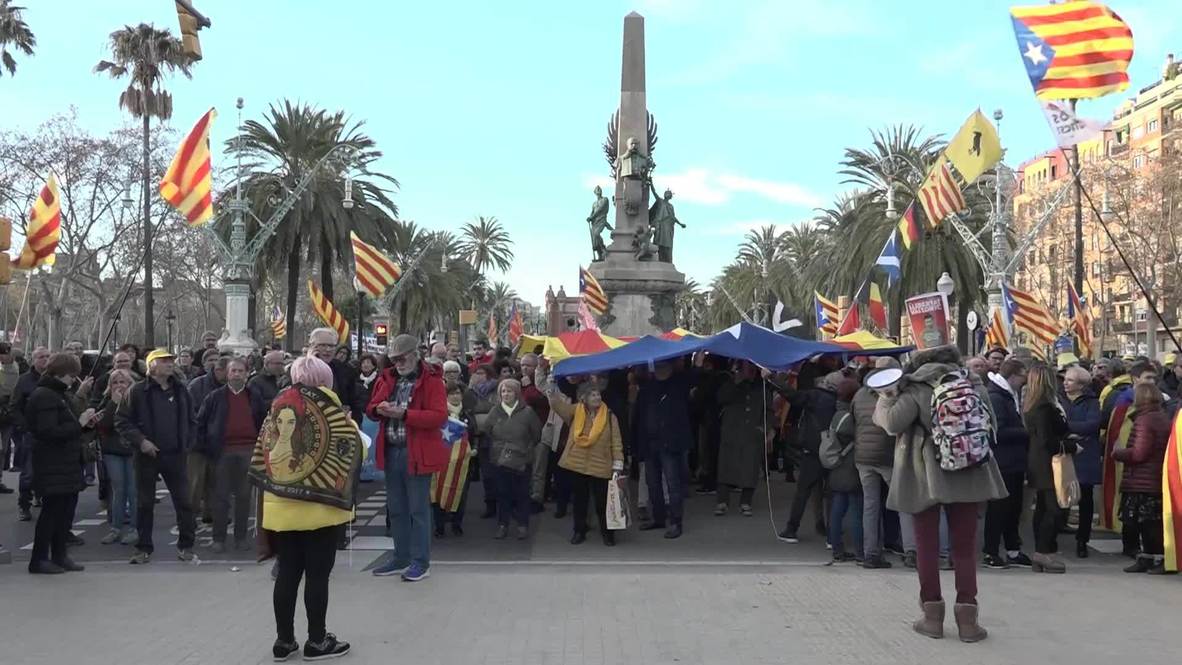 Spain: Supporters of Quim Torra break into Catalan Parliament area