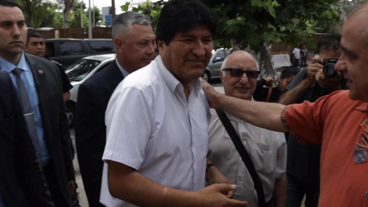Argentina: Morales visits Bolivian community in Isla Maciel