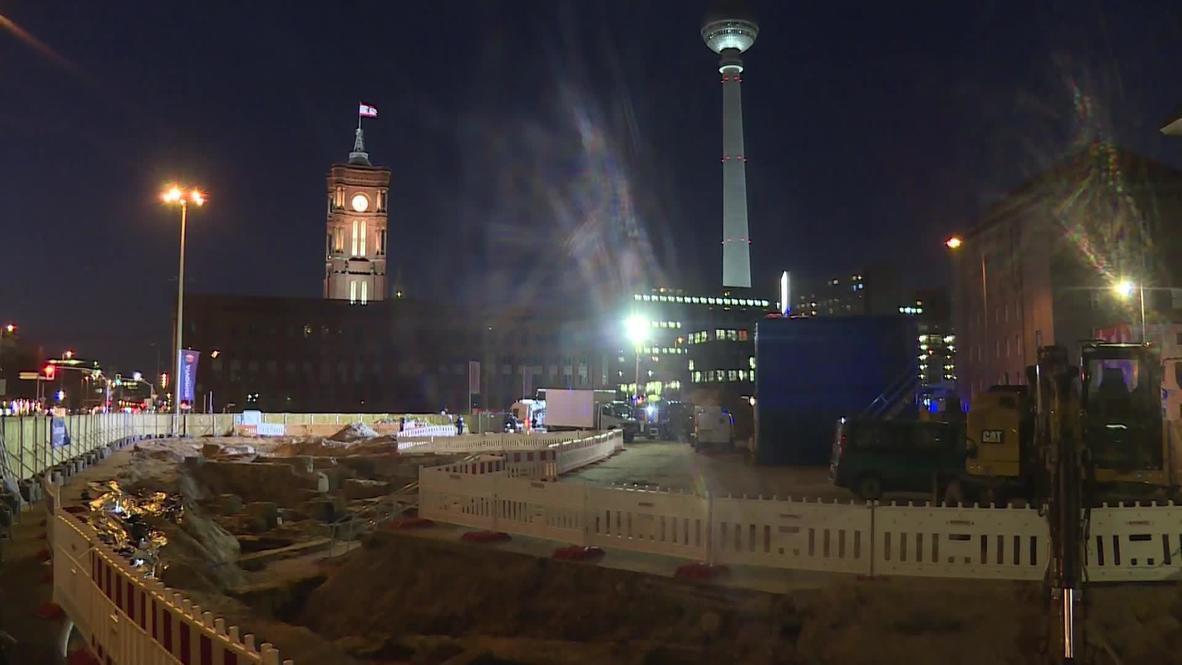 Germany: Thousands evacuated as WWII bomb found in Berlin's Alexanderplatz