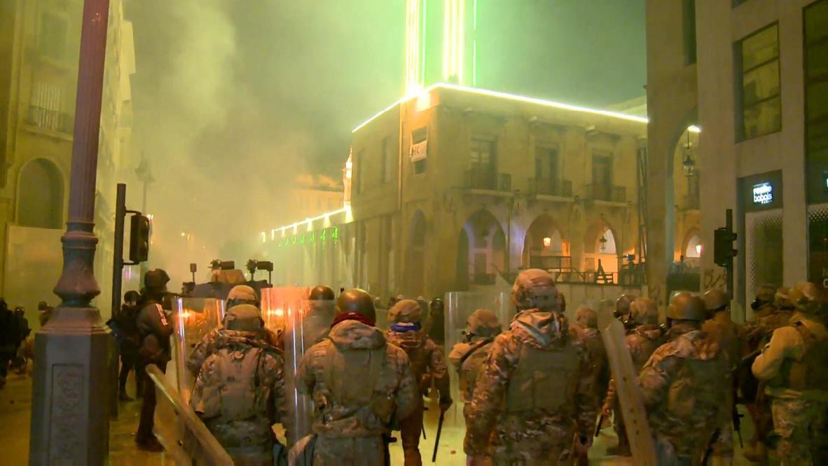 Líbano: Policía utiliza gas lacrimógeno contra los manifestantes en Beirut