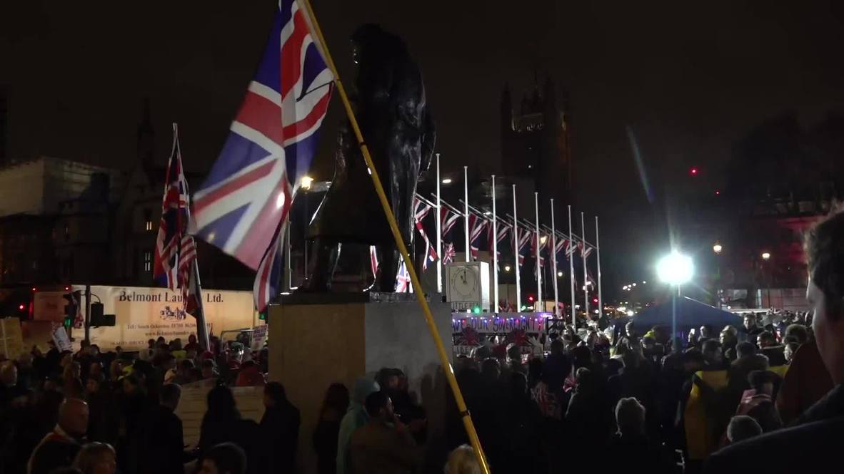 UK: Brexit supporters celebrate in London as Britain withdraws from EU