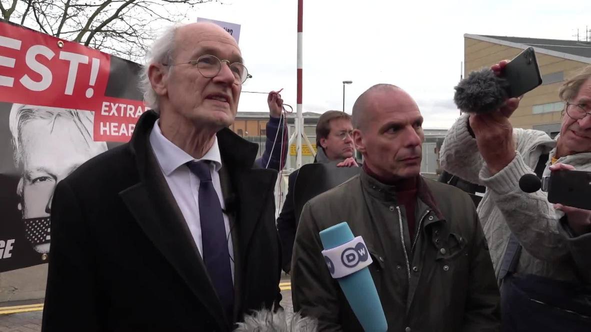 UK: Julian was harassed, says Assange's father on eve of extradition hearing