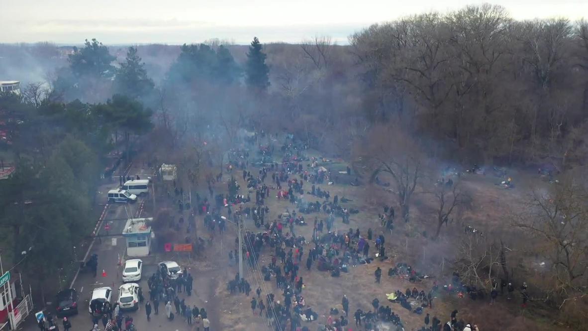 Turquía: Imágenes aéreas de refugiados agrupados en la frontera griega