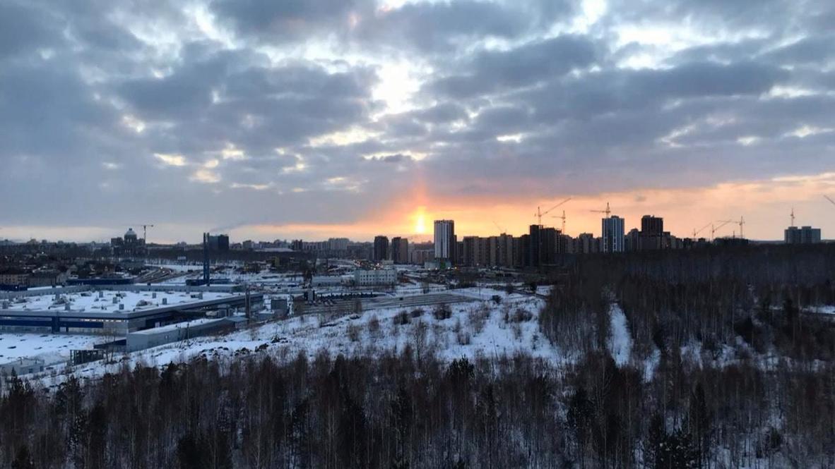 Russia Light pillar filmed in the sky over Siberian city Video Ruptly