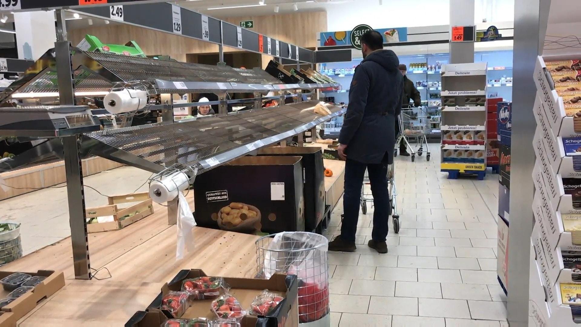 Germany Panic buying continues in Berlin supermarkets before shops