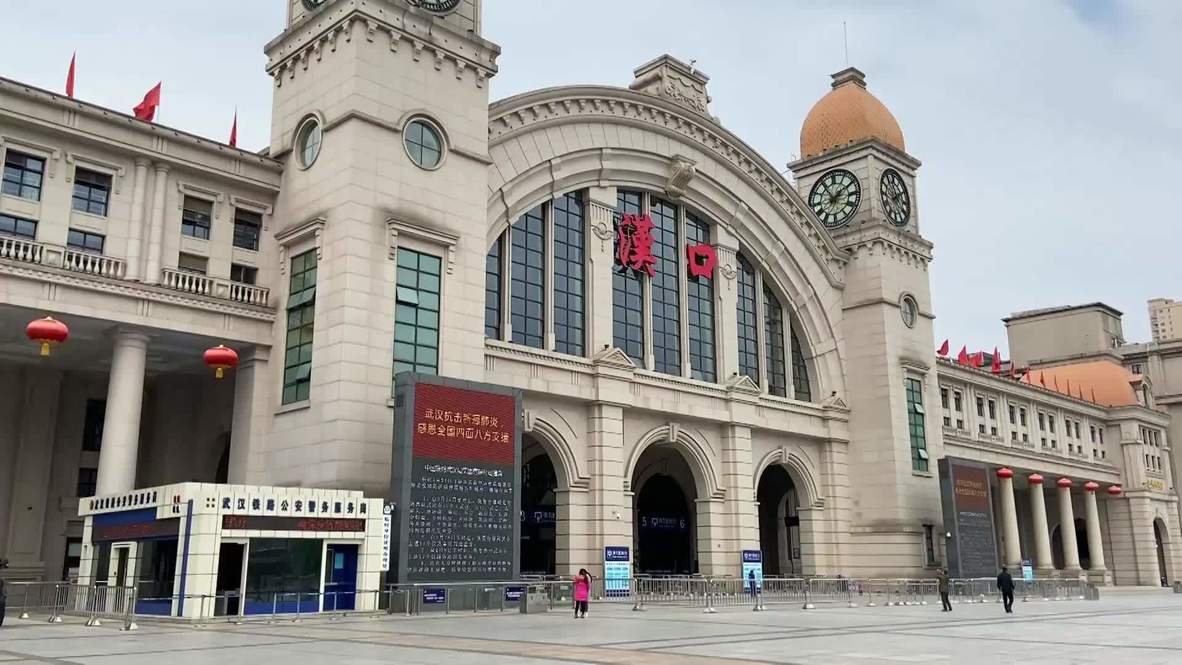 Китай: В Ухане частично возобновляют работу метро и железнодорожные станции