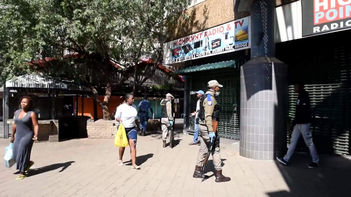 South Africa: Rubber bullets fired as Johannesburg police struggle to enforce lockdown measures