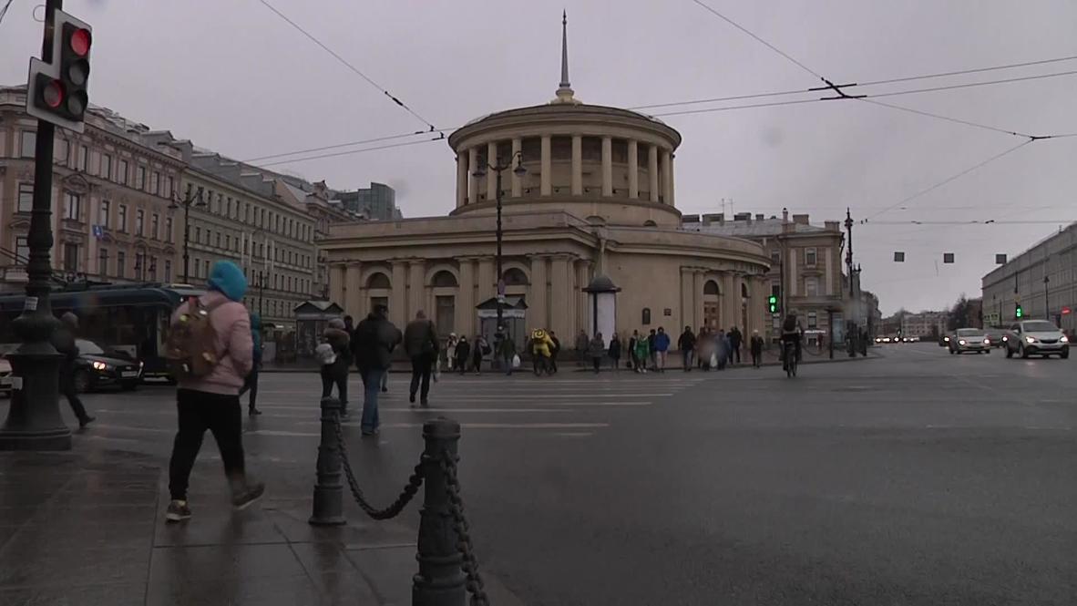 Россия: Выхода нет. В Петербурге ограничили работу метро в связи с режимом самоизоляции