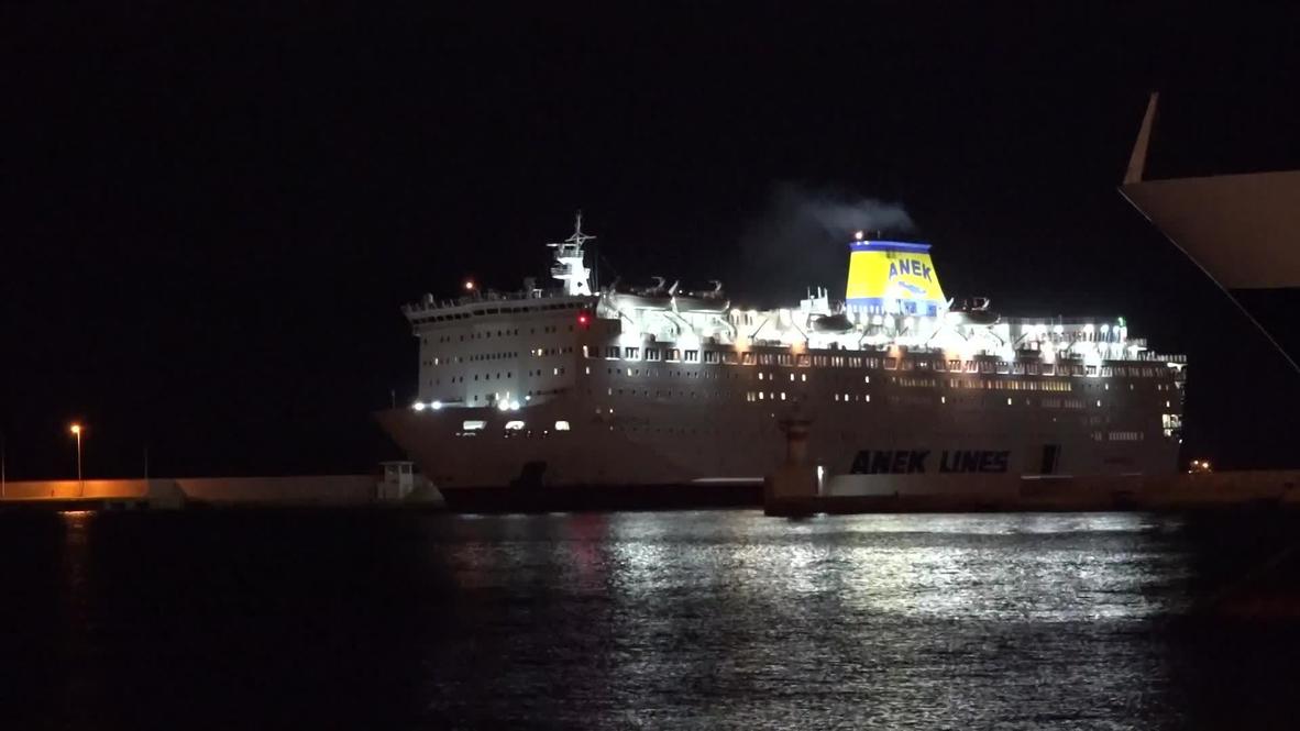 Grecia: Ferry de pasajeros con al menos 120 contagiados con COVID-19 atraca en puerto del Pireo