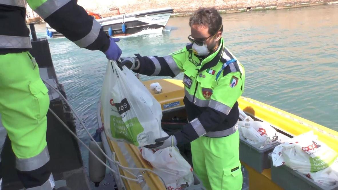 Italy: Civil Defence helps Venice's elderly with shopping as lockdown continues
