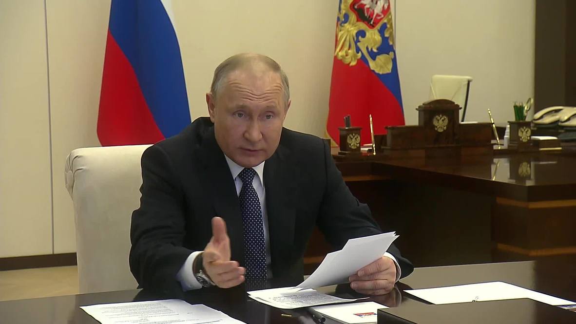 Россия: "Мы теперь все в стране вирусологами стали" - Путин