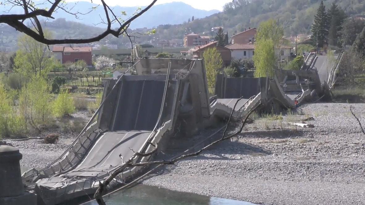 Italia: Personal de emergencia trabaja en sitio del colapso de un puente en Toscana