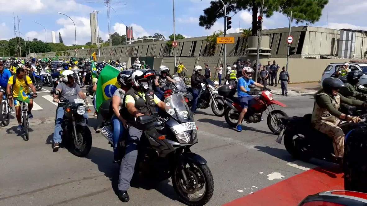 Brazil: Bolsonaro supporters protest against coronavirus ...