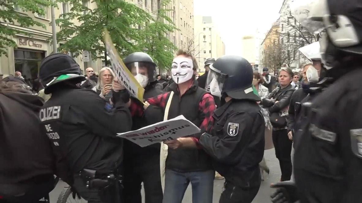 Germany: Several arrested as around 1,000 stage demo against COVID measures in Berlin