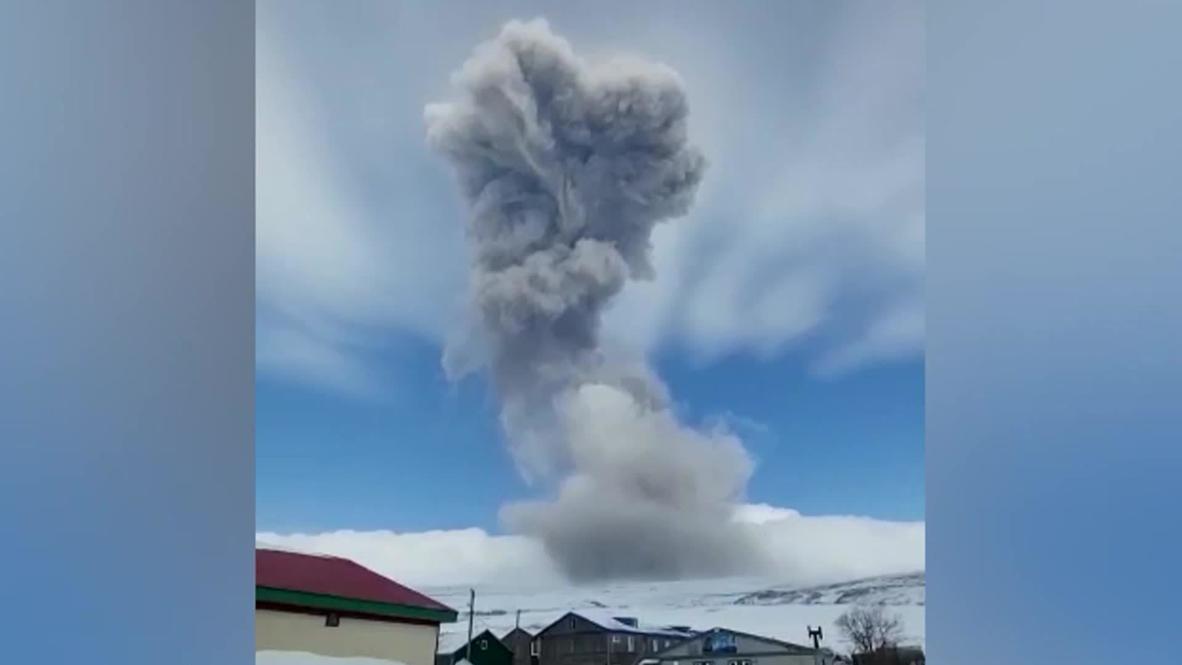 Russia: Kuril Islands volcano blankets town in ash
