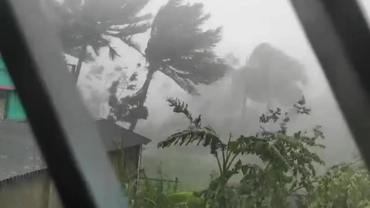 India: Cyclone Amphan barrels through West Bengal