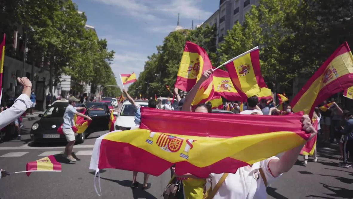 إسبانيا: متظاهرون يلبون دعوة حزب "فوكس" اليميني للتظاهر في مدريد ضد تعامل الحكومة مع أزمة فيروس كورونا