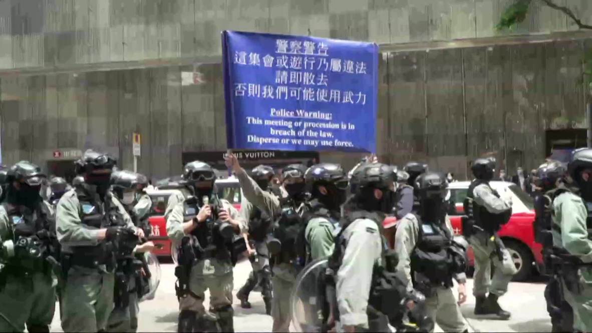 Hong Kong: Hundreds arrested in demonstration against national anthem bill