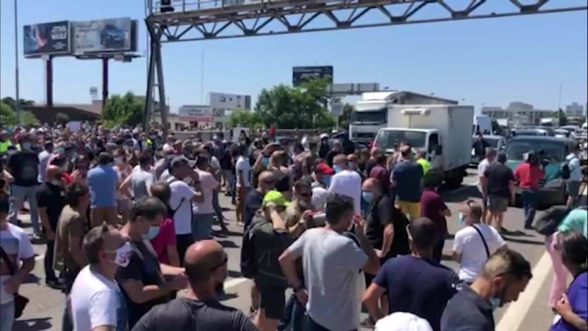 Spain: Nissan workers protest against closure of Barcelona plant