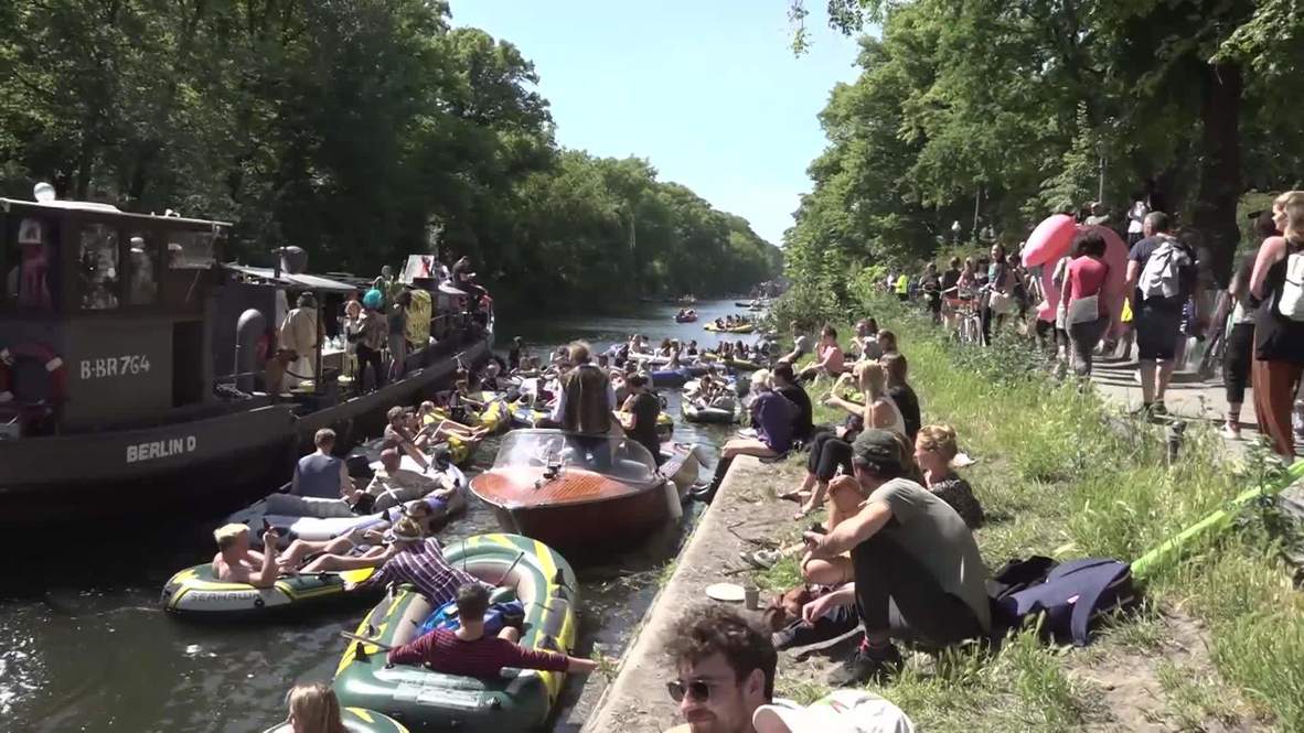 Germany: Berliners stage demonstration on boats demanding to 'save rave culture'