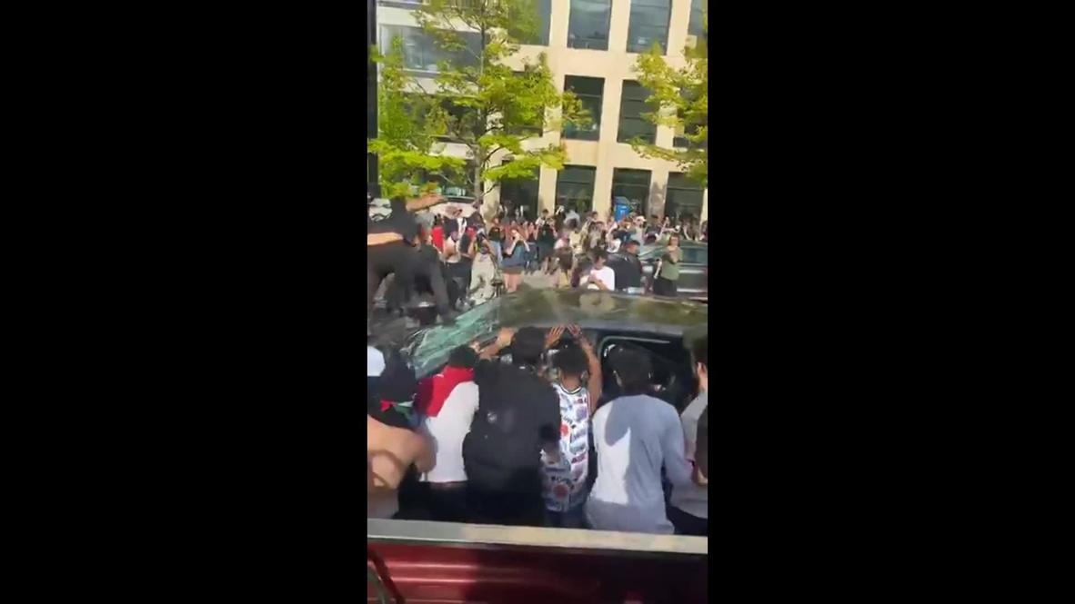 الولايات المتحدة الأمريكية: رجل يتعرض للضرب بعد تصويبه قوسا على المتظاهرين في سولت ليك سيتي