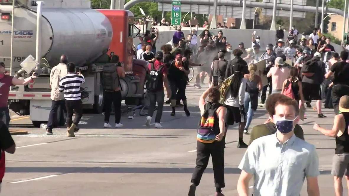 USA: Tanker truck drives into crowd of George Floyd protesters in Minneapolis