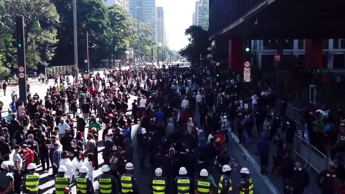 Brasil: Policías dispersan una protesta contra Bolsonaro en Sao Paulo
