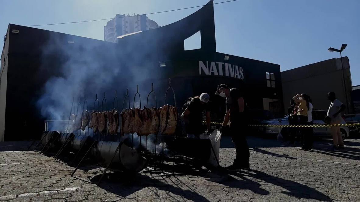 Brazil: Steakhouse continues working during COVID crisis by roasting meat in carpark