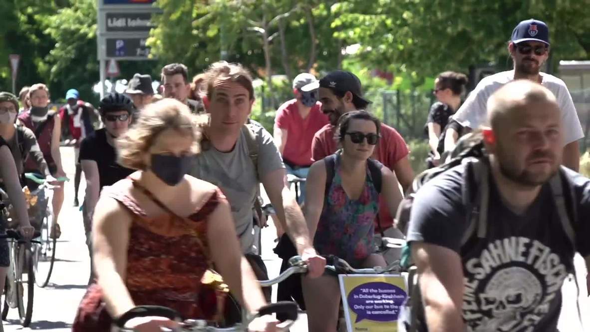 Germany: Protesters on bikes denounce refugees' living conditions during COVID crisis