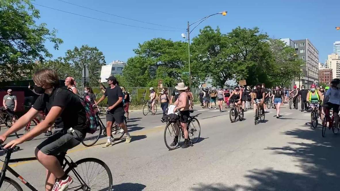 USA: George Floyd protests continue for second straight day in North Side Chicago