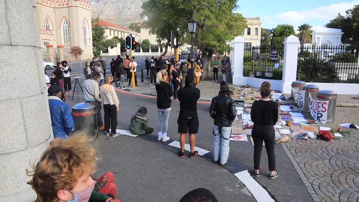 Sudáfrica: Manifestantes protestan por George Floyd fuera del Parlamento en Ciudad del Cabo
