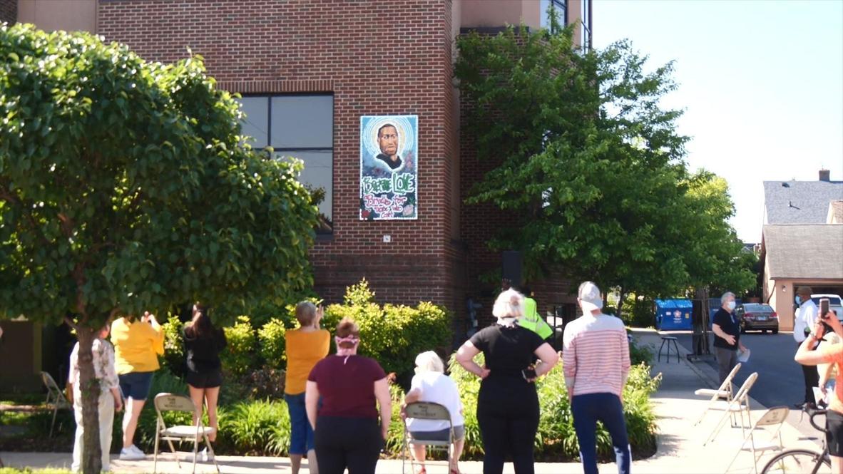 USA: Minneapolis residents pay tribute to George Floyd with 8m 46s silence