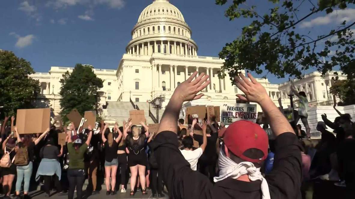 США: Тысячи активистов движения Black lives matter вышли на протест в Вашингтоне