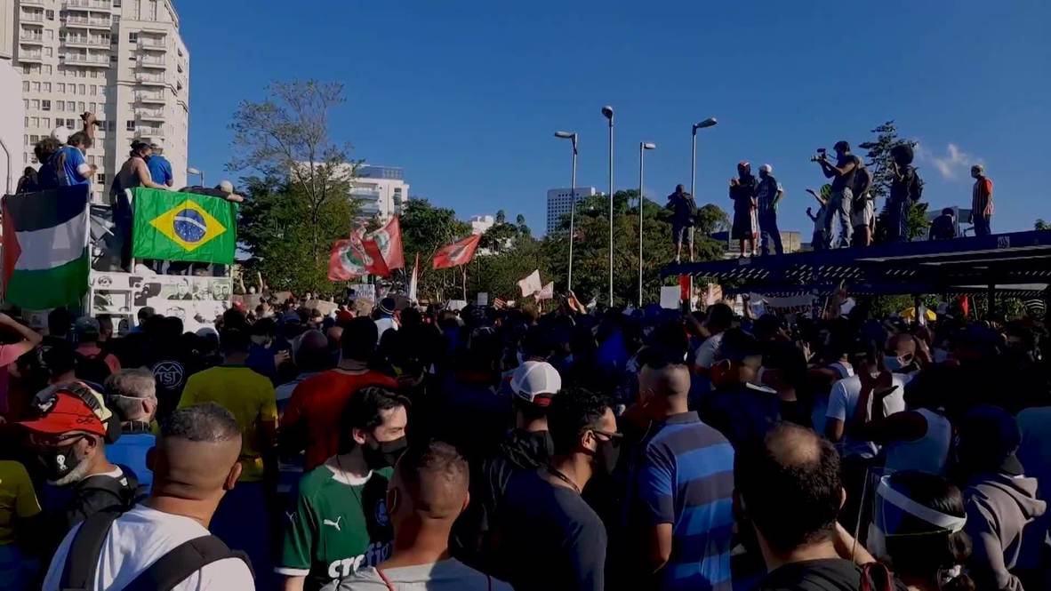 البرازيل: مشجعو كرة القدم ينضمون إلى مسيرة في ساو باولو ضد العنصرية ورئيس البلاد