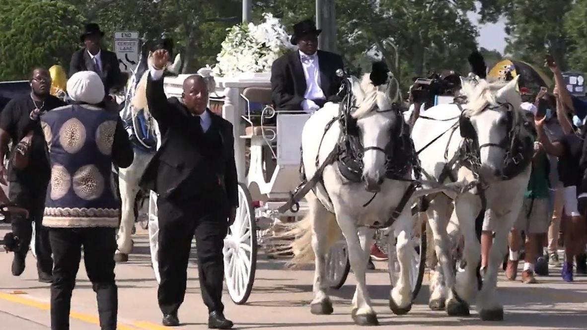 USA: George Floyd taken by horse carriage to resting place in Pearland