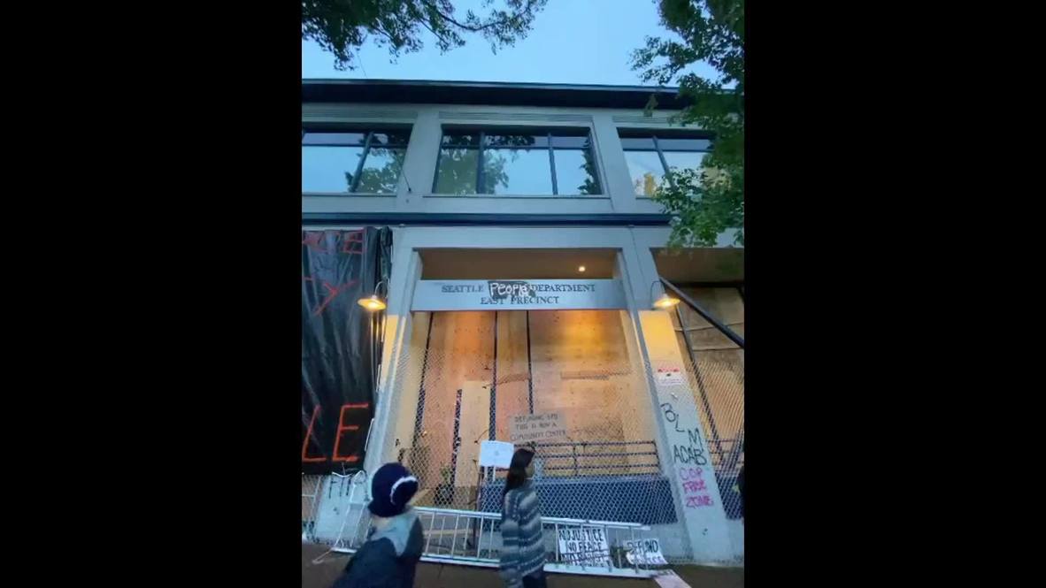 USA: Protesters set up camp outside abandoned Seattle police station