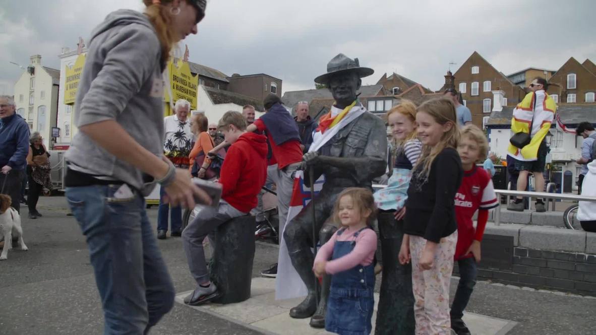 UK: Poole residents react as Scouts founder statue removal temporarily halted