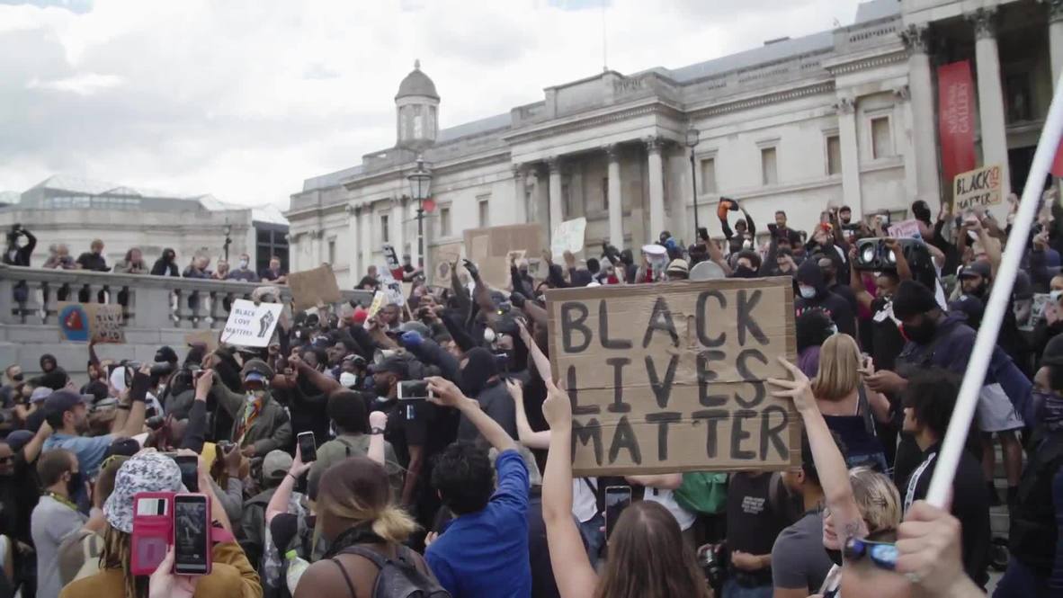 UK: Tempers flare in Trafalgar square as far-right demo and BLM rally come face-to-face